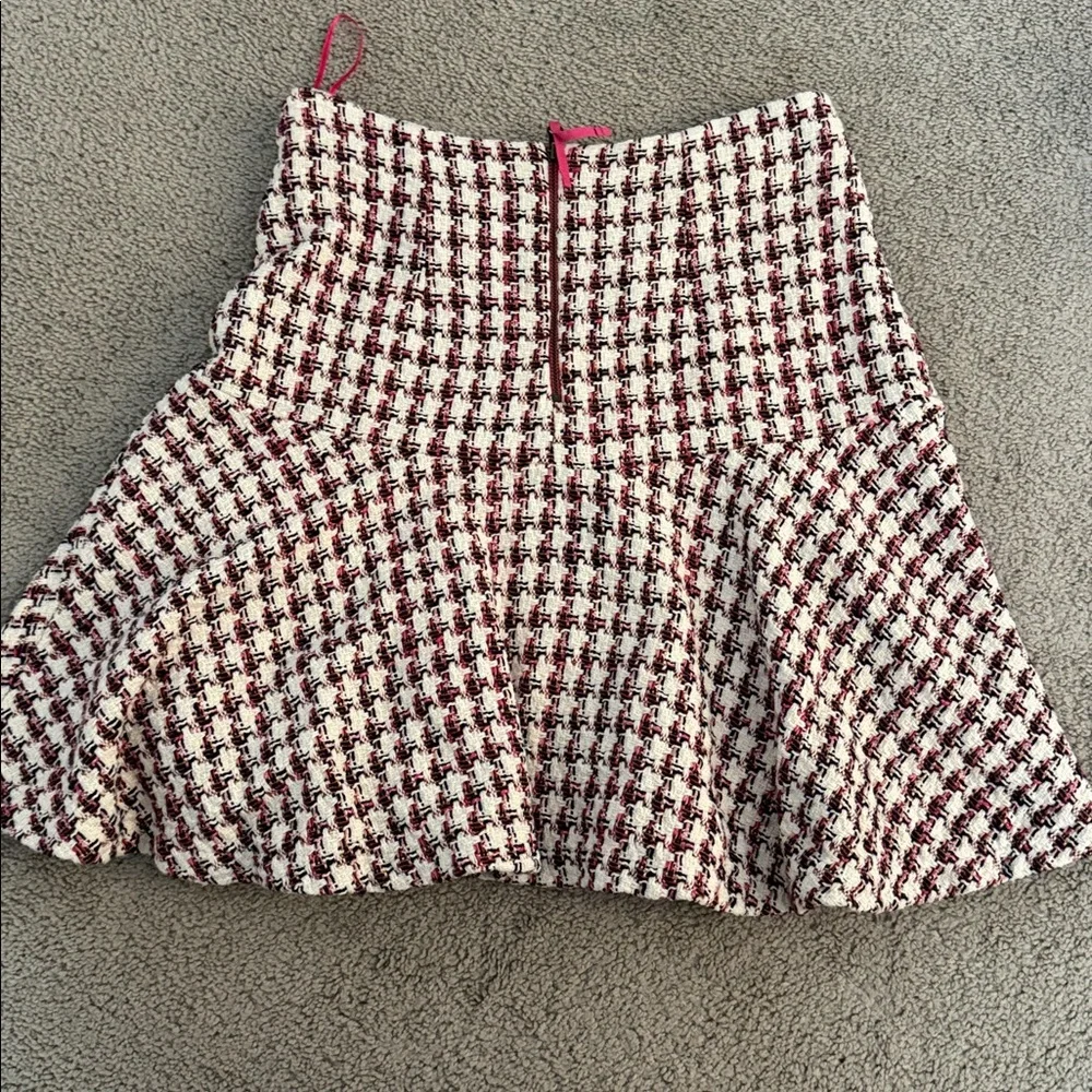 Maeve Anthropologie Houndstooth Tweed Flared Mini Skirt in Ivory and Pink